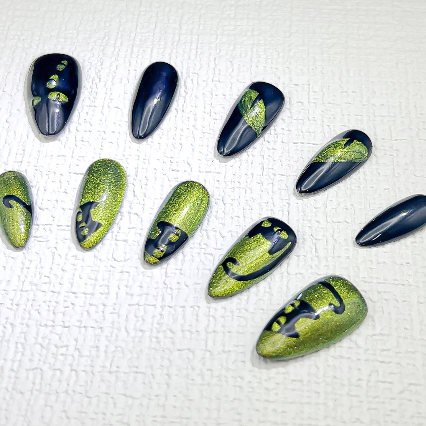 Handmade|Green Radiant Kitty-Almond Nails